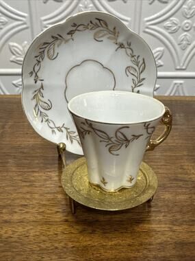 Vintage Richard Japan Gold Leaf Tea Cup & Saucer Set With Brass Display Holder